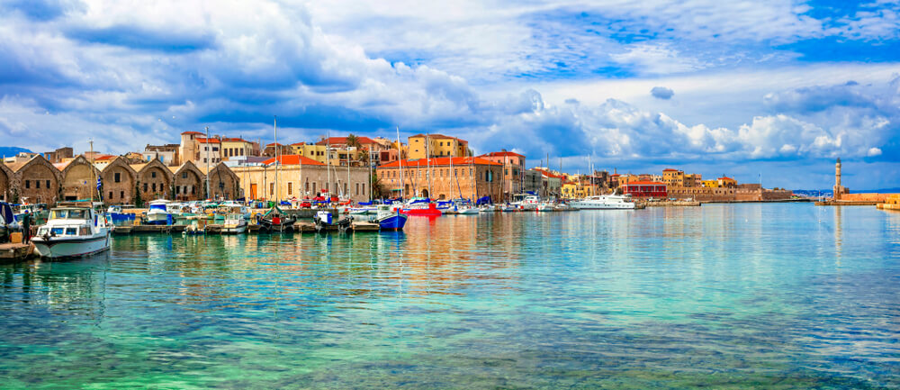 Il pittoresco porto vecchio di Chania. Punti di riferimento dell'isola di Creta. Grecia