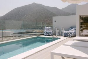 Golden Luxury Suites4